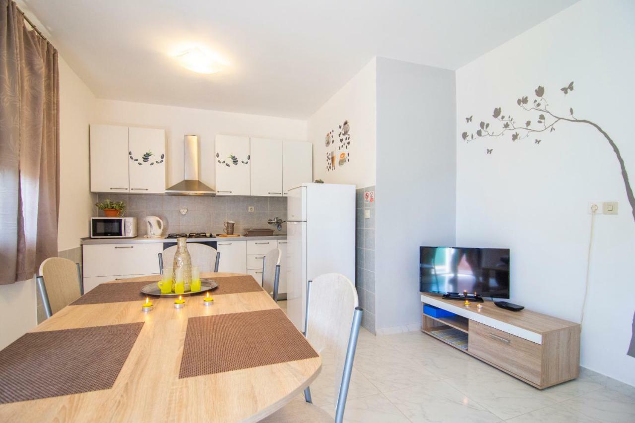 Apartmani Perkovic Gustirna Bagian luar foto