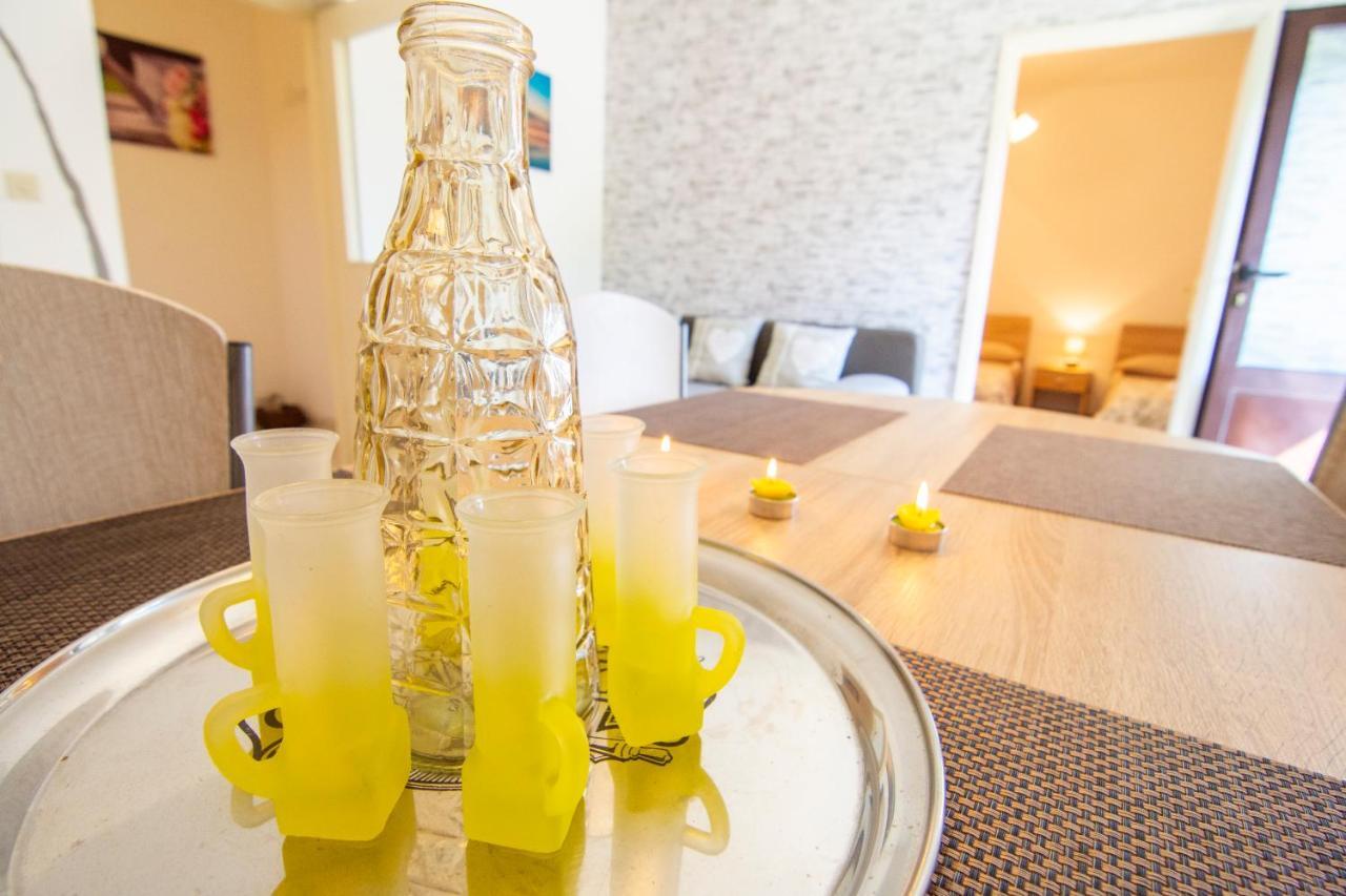 Apartmani Perkovic Gustirna Bagian luar foto